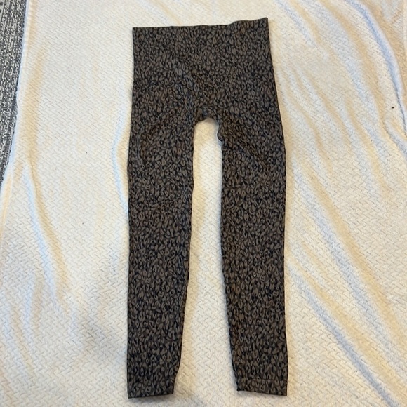 SPANX Womens Look at Me Now Seamless Black Animal Print Leggings Size Large - Picture 4 of 6